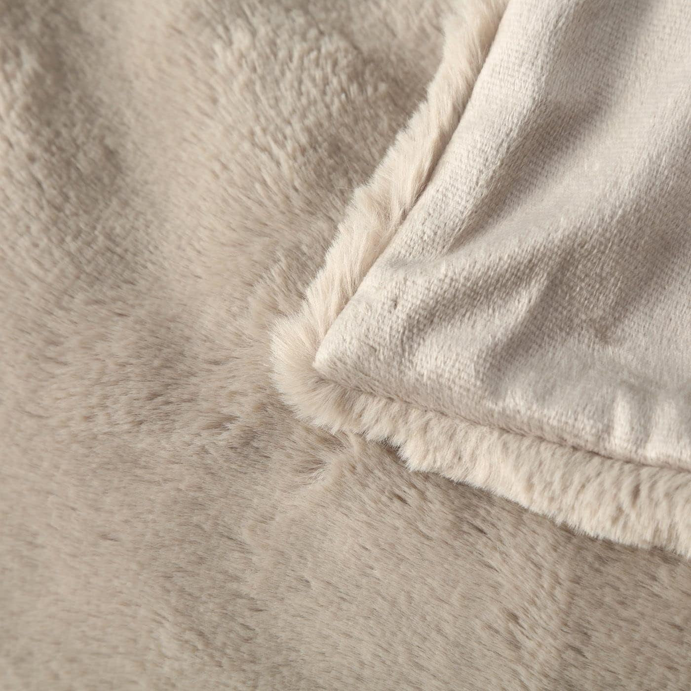 Manta Boltze Storan (tamaño 150X200 cm, color beige, cómoda manta de poliéster, ideal para las frías noches de invierno, aspecto de piel) 1015378 BOLTZE Camas y mantas