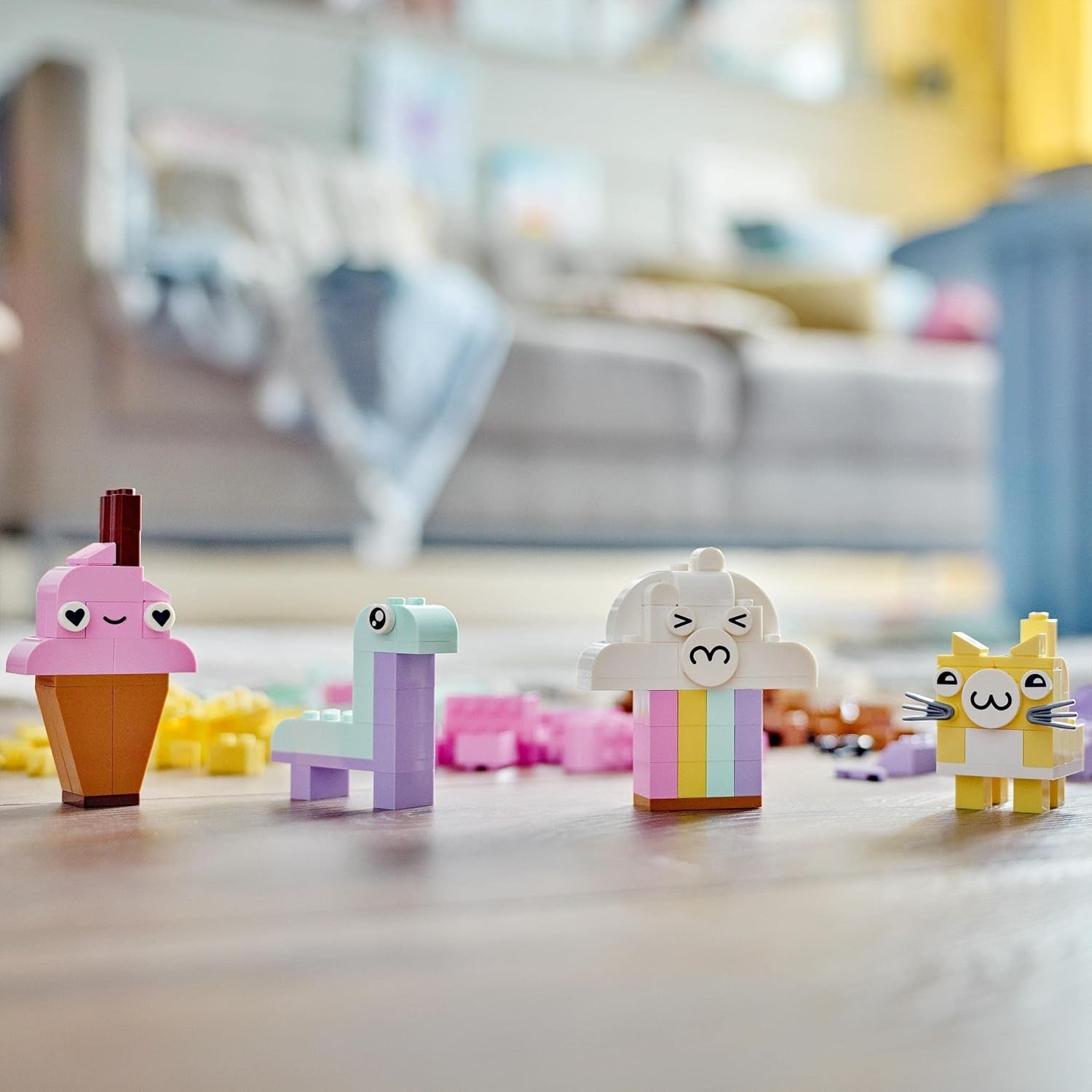 LEGO 11028 Classic Pastel Juego de Construcción Creativa Caja de Ladrillos, Juguete de Construcción para Niñas y Niños a Partir de 5 Años Con Modelos; helado, dinosaurio, gato y más Juegos de construcción Besuche den LEGO-Store