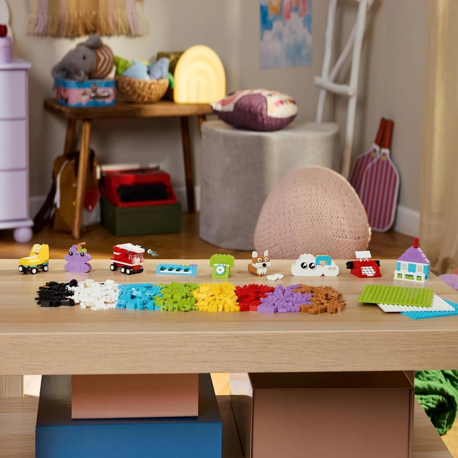 Set creativo LEGO Classic para construir y jugar - set con ladrillos de colores - construye una casa, un perro, un coche divertido, un teclado de piano y un arcoíris - set de manualidades para niños y niñas a partir de 5 años Juegos de construcción Besuche den LEGO-Store