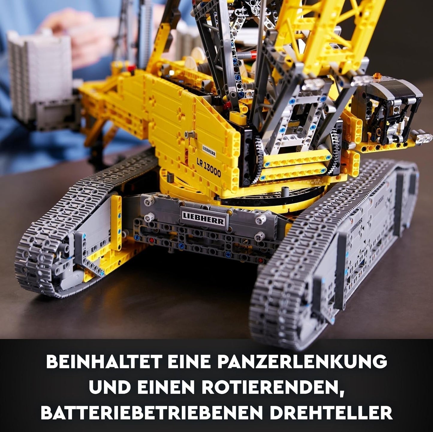 LEGO Technic Set de grúa sobre orugas Liebherr LR 13000, construye el mejor modelo de vehículo de construcción por control remoto con aplicación Control+, grúa con sistema de cabrestante y brazo elevador, kit de modelo grande para adultos 42146 Besuche Den LEGO-Store Sets de construcción