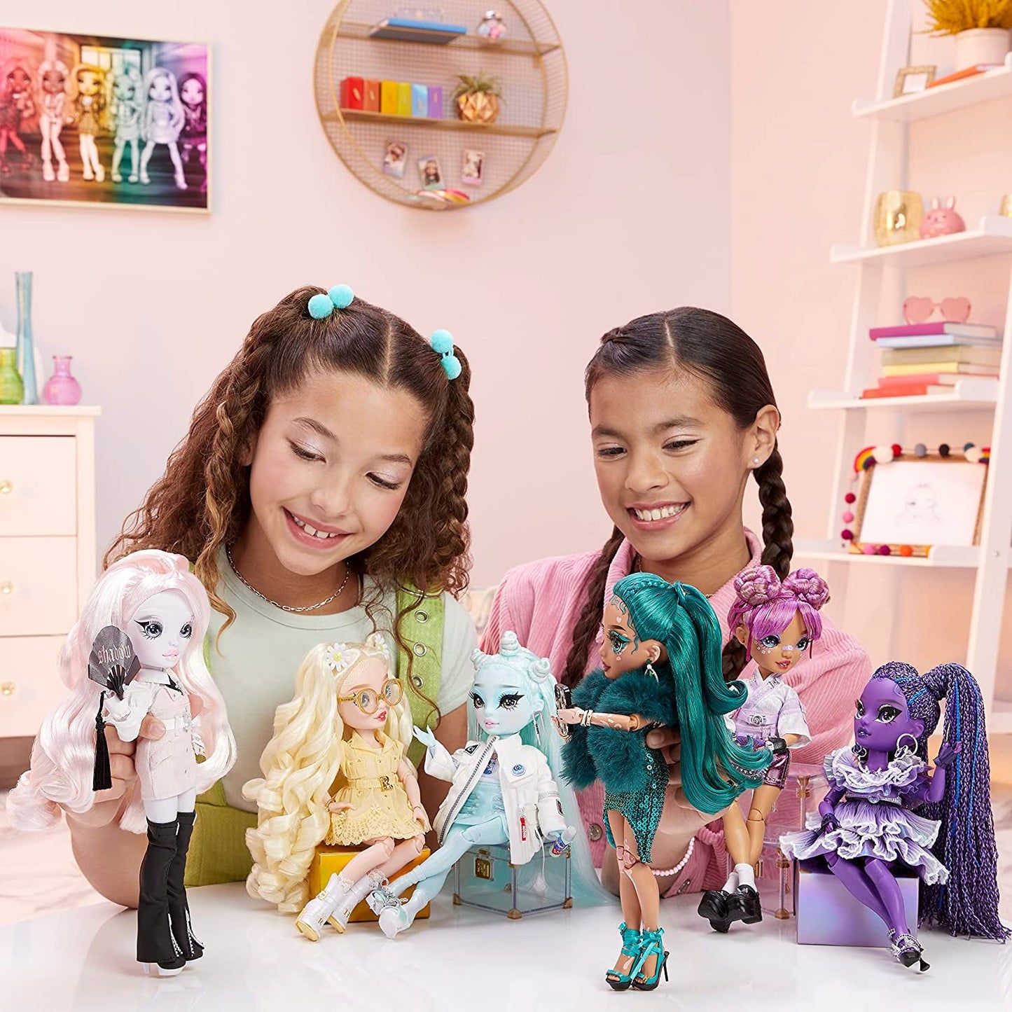 Rainbow High Shadow High - REXX McQueen - Muñeca negra de moda con atuendo moderno y más de 10 coloridos accesorios de juego - Ideal para coleccionistas y niños de 4 a 12 años