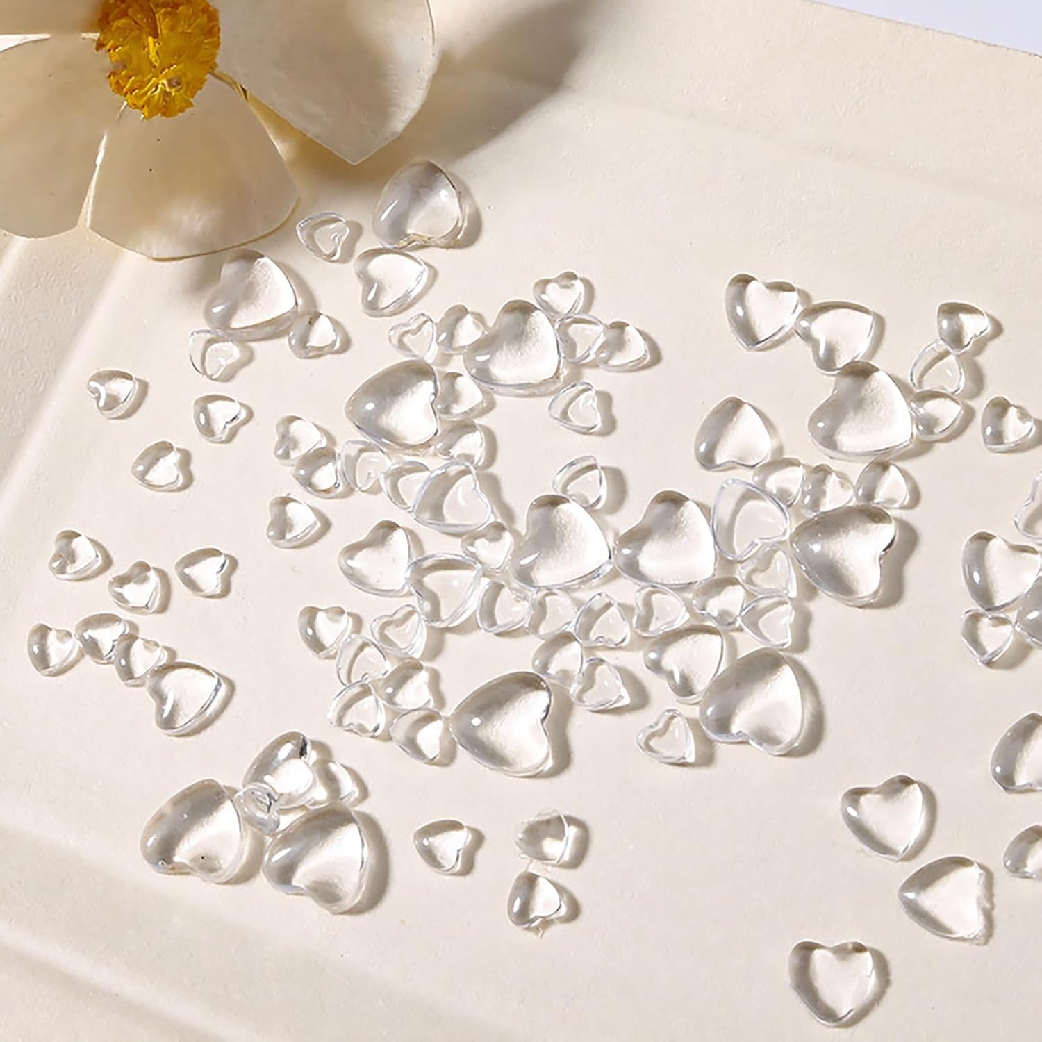 Dijes para decoración de uñas con forma de corazón en 3D, 320 piezas, dijes para uñas de acrílico transparente y transparente con parte trasera plana, piedras de Strass en forma de corazón de 4 mm, 6 mm, 8 mm, decoración de uñas duras para mujeres, mujeres, bricolaje, manicura (4 mm, 6 mm, 8 mm)