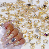 50 Stück Gold Nail Charms, estilos mixtos Glitzersteine ​​​​Nägel Perle Legierung Nagel Steine ​​​​Blume Schmetterling Strasssteine ​​​​Nägel Herz Stern Nagel Charms DIY Nail Art Zubehör Frauen Nägel Deko