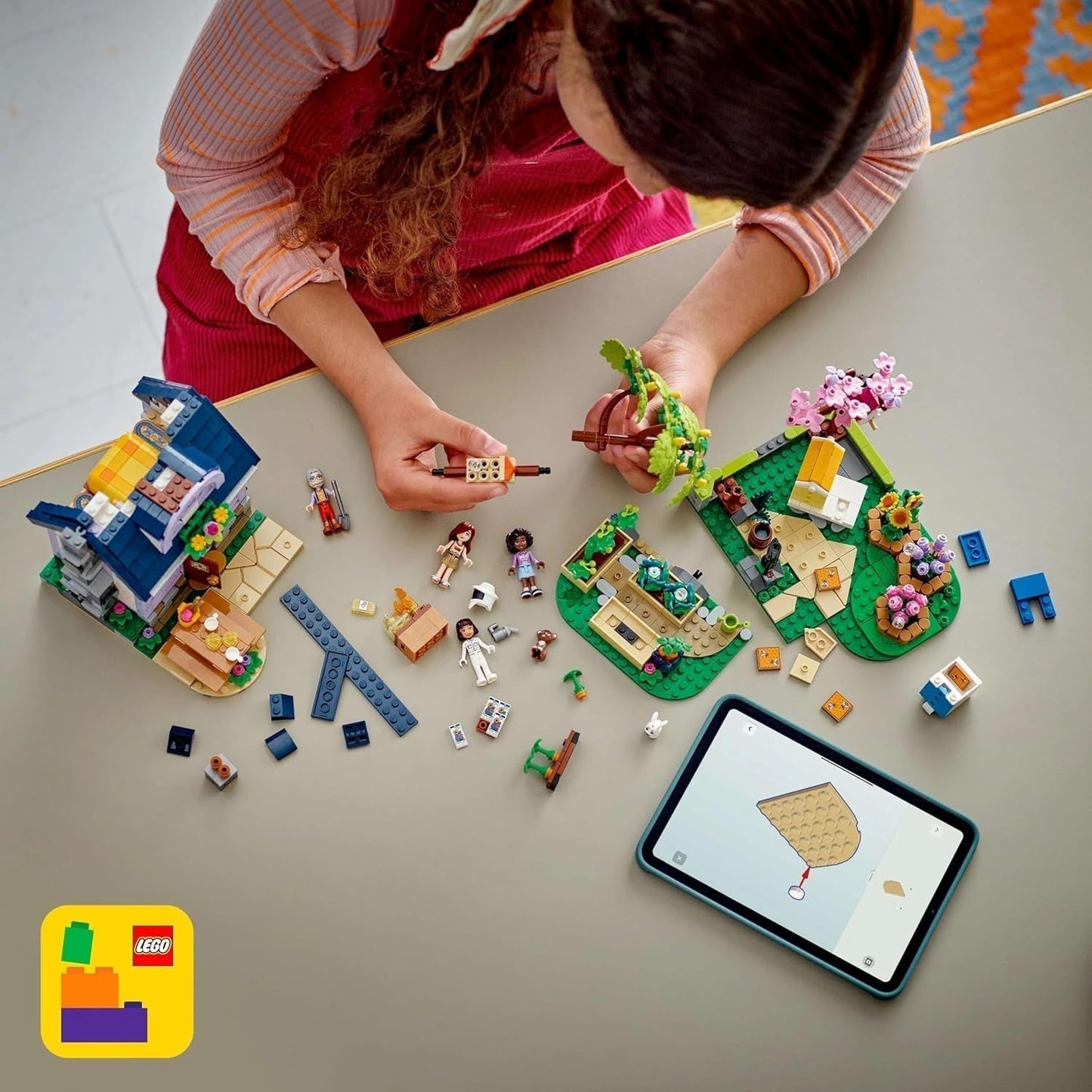 LEGO Friends Casa y jardín de flores Set de construcción El Apicultor Set de juego natural Regalo para niñas mayores de 12 años Set de modelos para construir 4 minifiguras y figuras de animales Gato y conejo 42669 Juegos de construcción Besuche den LEGO-Store