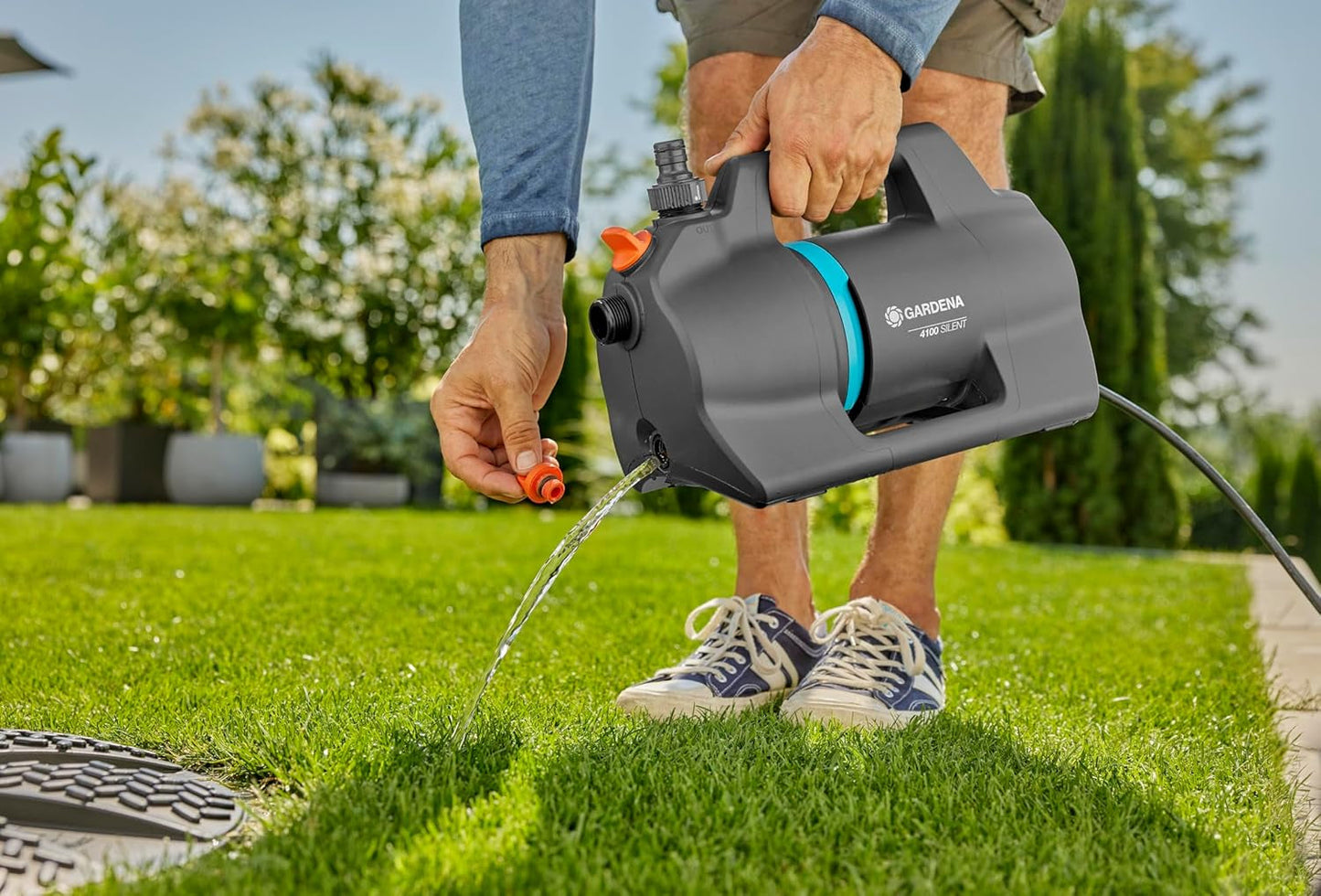 Gardena 4100 Set de Bomba de Jardín Silenciosa: Bomba de Riego Muy Silenciosa e Innovadora con Conexión de Aspiración de 3,5m y Manguera Clásica de 20m, Caudal 4100L/h, Motor 550W, Impermeable, Económica (9051-20)