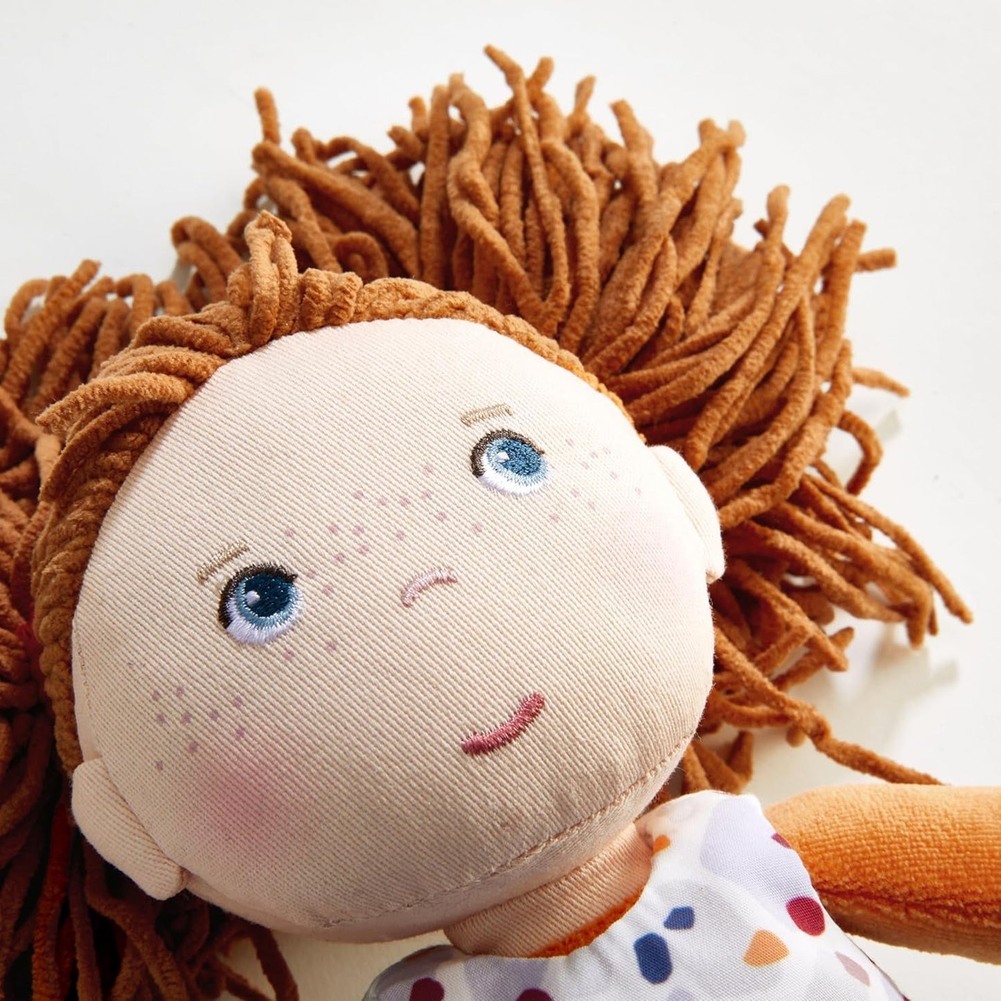 Muñeca HABA Malou - Muñeca blandita de 30 cm de altura para jugar y abrazar - Materiales suaves y lavables - Alternativa ideal a los muñecos de peluche - Apto para niños a partir de 1,5 años - 2010818001