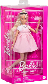 Muñeca Barbie Deluxe Style núm. 3 con traje Barbiecore, cabello rubio recogido en un moño alto, vestido rosa pastel con lazo extragrande y accesorios como medias de rejilla, HYV27