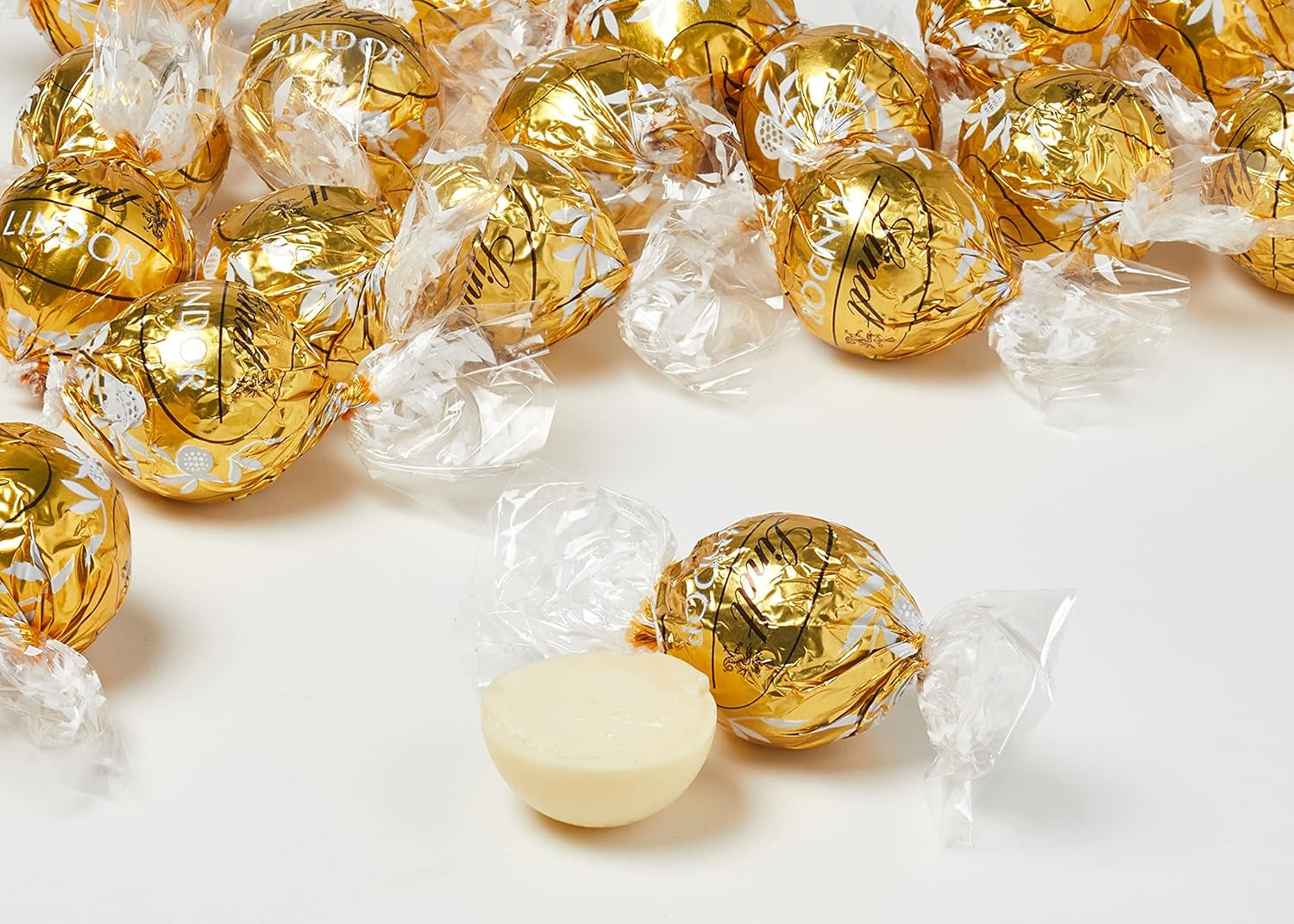 Bolitas de chocolate blanco Lindt LINDOR | Bolsa de 137g | Aprox. 10 bolitas de chocolate blanco con relleno que se deshace en la boca | Set de regalo de chocolate | Set de regalo de chocolate (paquete de 2)