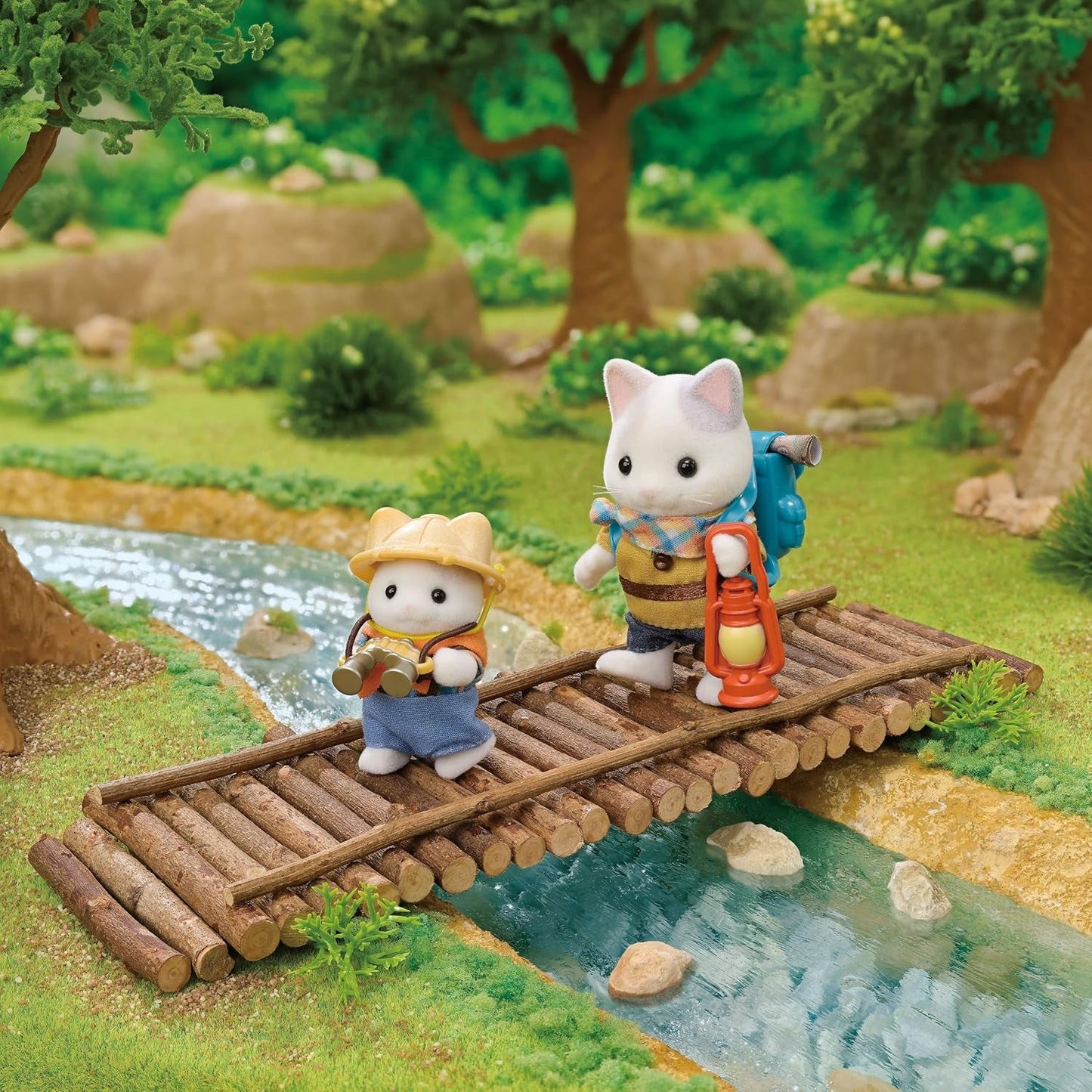 Sylvanian Families - 5763 Adventure Explorer Set con dos figuras, padre y gatito de leche, figura de animal, juguete detallado para niños a partir de 3 años