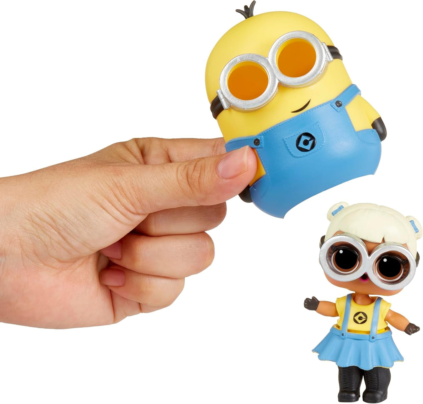 Jajaja ¡Sorpresa! Loves Minions Tots: incluye 1 muñeca con atuendo y accesorios, pelota inspirada en los Minions, embalaje oculto y 6 muñecos coleccionables.
