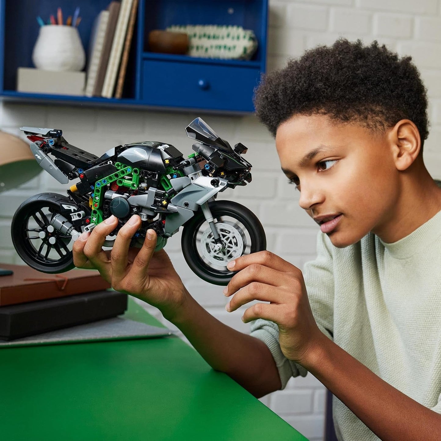 LEGO Technic Moto Kawasaki Ninja H2R, regalo de cumpleaños para niños y adultos, decoración, juguete, modelo para niños y niñas a partir de 10 años 42170 Juegos de construcción Besuche den LEGO-Store