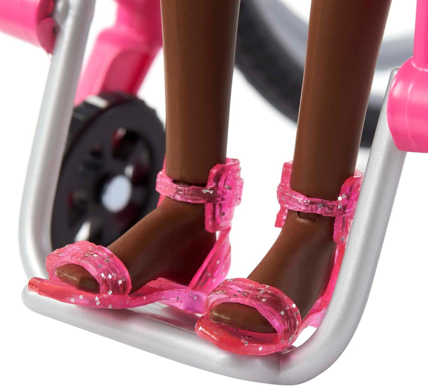 Barbie Fashionistas, mono colorido de pelo negro, rampa para silla de ruedas, muñeca incluida, regalo para niños, juguete de 3 años o más, HJT14