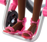 Barbie Fashionistas, mono colorido de pelo negro, rampa para silla de ruedas, muñeca incluida, regalo para niños, juguete de 3 años o más, HJT14
