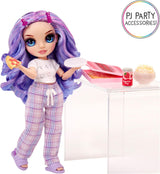 Muñeca Rainbow High Junior High PJ Party - Violeta - 22 cm con mono mullido, zapatillas y accesorios de juego - Juguete para niños - Ideal para 4-12 años