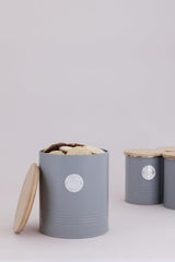 Colección LIVING, tarro de galletas con tapa | gris pastel | Caja de almacenamiento para galletas de 3,4 l | tarro de galletas de acero con tapa | Tarros herméticos de bambú con tapa Naty Shop Cajas de almacenamiento de alimentos