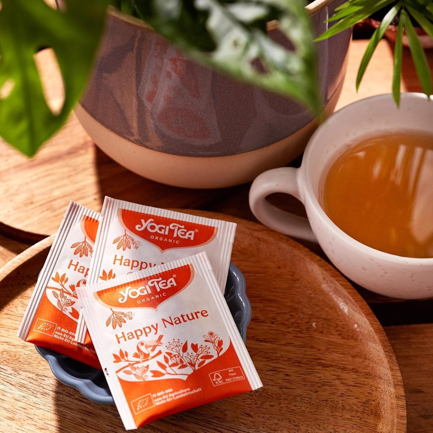 Yogi Tea - Happy Nature, Buy One and Do Good, té de hierbas con especias ayurvédicas orgánicas, mango, mandarina, mezcla de vainilla, paquete de 6 té Yogi, 6 x 17 bolsitas de té (102 bolsitas de té en total)