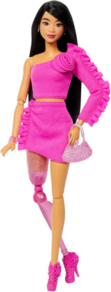 Muñeca Barbie Deluxe Estilo no. 3 con conjunto Barbiecore, cabello rubio recogido en moño alto, vestido rosa pastel con lazo extragrande y accesorios como medias de rejilla, HYV27 Naty Shop Dolls Black