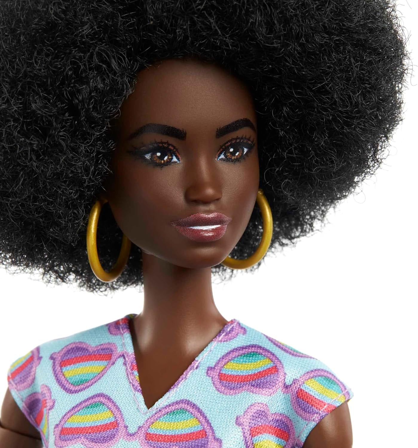 Barbie Fashionistas, mono colorido de pelo negro, rampa para silla de ruedas, muñeca incluida, regalo para niños, juguete de 3 años o más, HJT14