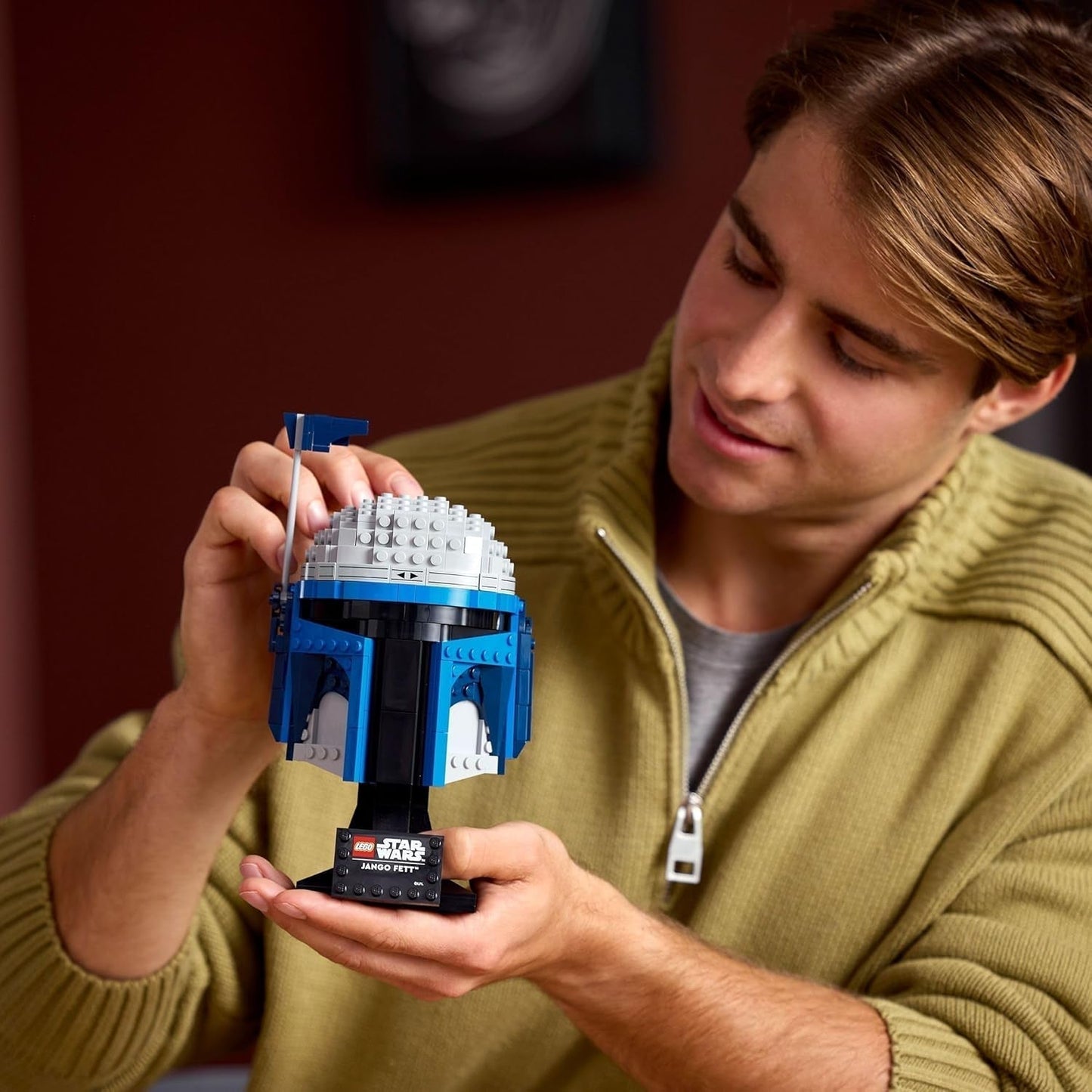LEGO Star Wars 75408 Casco de Jango Fett - Set de construcción mandaloriano para adultos - Modelo con soporte, placa de identificación y antena ajustable - Regalo para los fanáticos del ataque de los clones Juegos de construcción Besuche den LEGO-Store