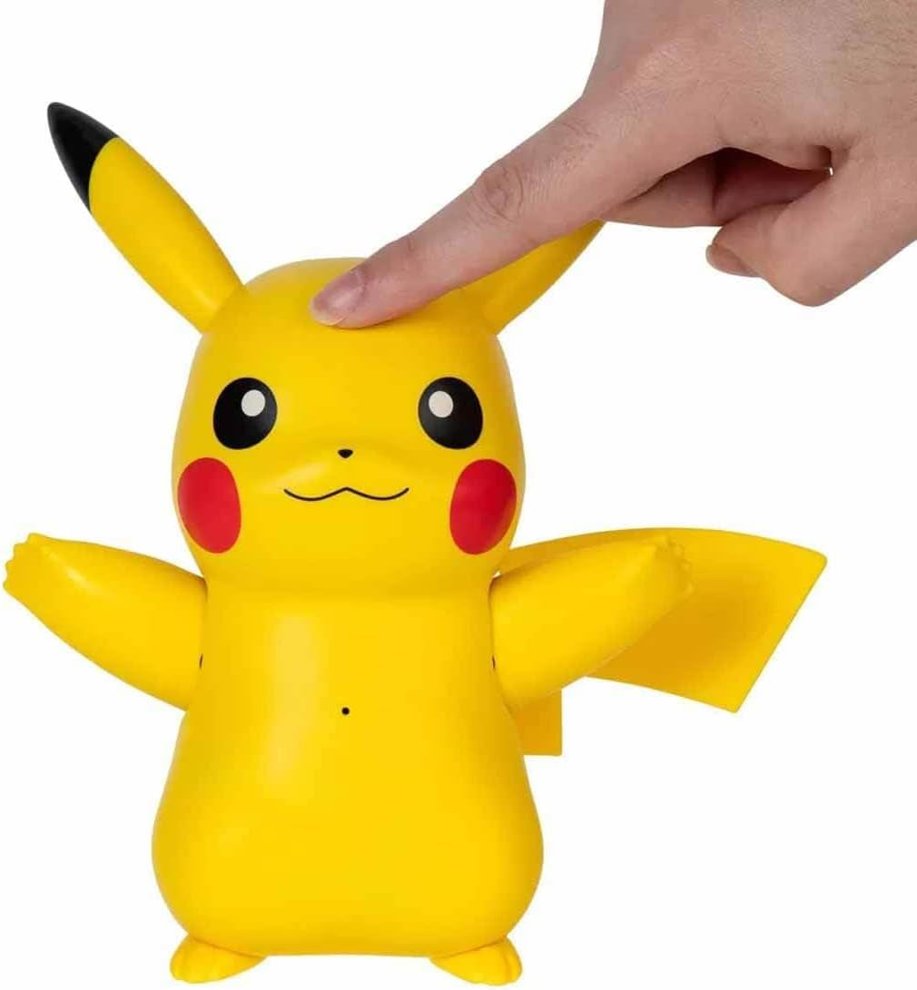 Pokémon PKW3330 - Deluxe My Partner Pikachu, Pikachu Oficial con luz, sonido y movimiento Figuras de acción Naty Shop