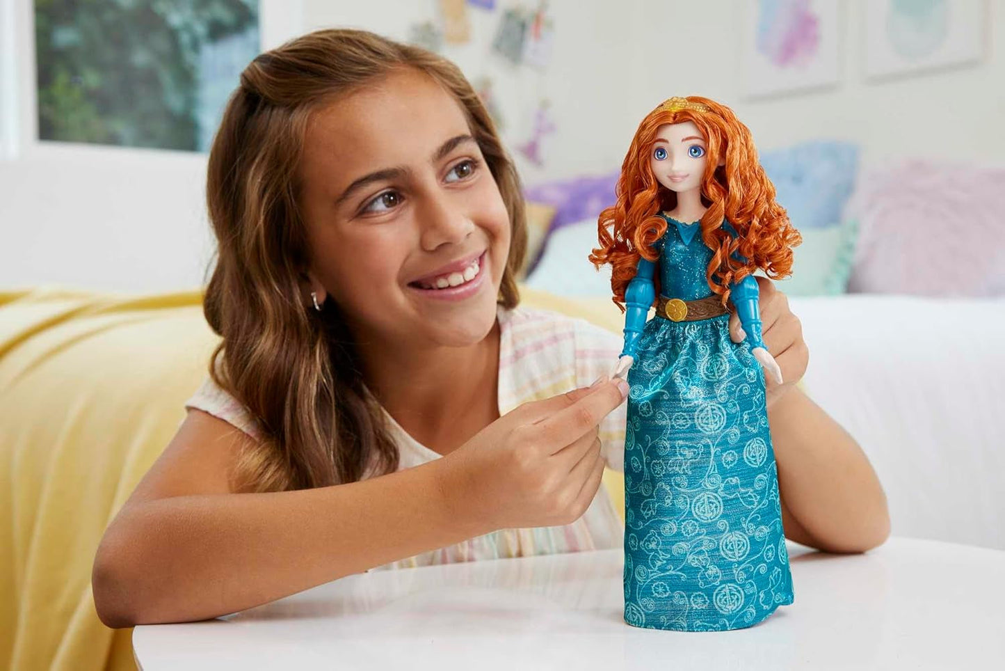 Mattel Disney Princess Toy Merida Muñeca hecha a mano con ropa y accesorios brillantes inspirados en Disney y Pixar Movie Kids Gift HLW13