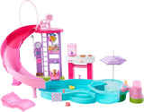 Barbie Dream Pool Playset con seis áreas de juego que incluyen un tobogán y un jacuzzi, además de más de 20 accesorios como una mascota, flotadores y más, JKG83