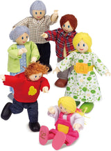 Hape Doll Family Juego de casa de muñecas galardonado, accesorios únicos de madera para casa de muñecas, juego imaginativo, 6 miembros de la familia de muñecas, a partir de 3 años
