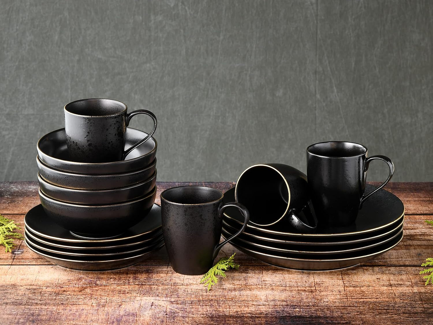 CreaTable, 22699, serie Industrial Gold BLACK, juego de vajilla de 16 piezas para 4, servicio combinado de porcelana, apto para lavavajillas y microondas, fabricación de calidad