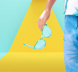 Muñeco Simba Steffi Love Kevin con un top con estampado de palmeras y unos vaqueros geniales, incluye gafas de sol, 30 cm, a partir de 3 años