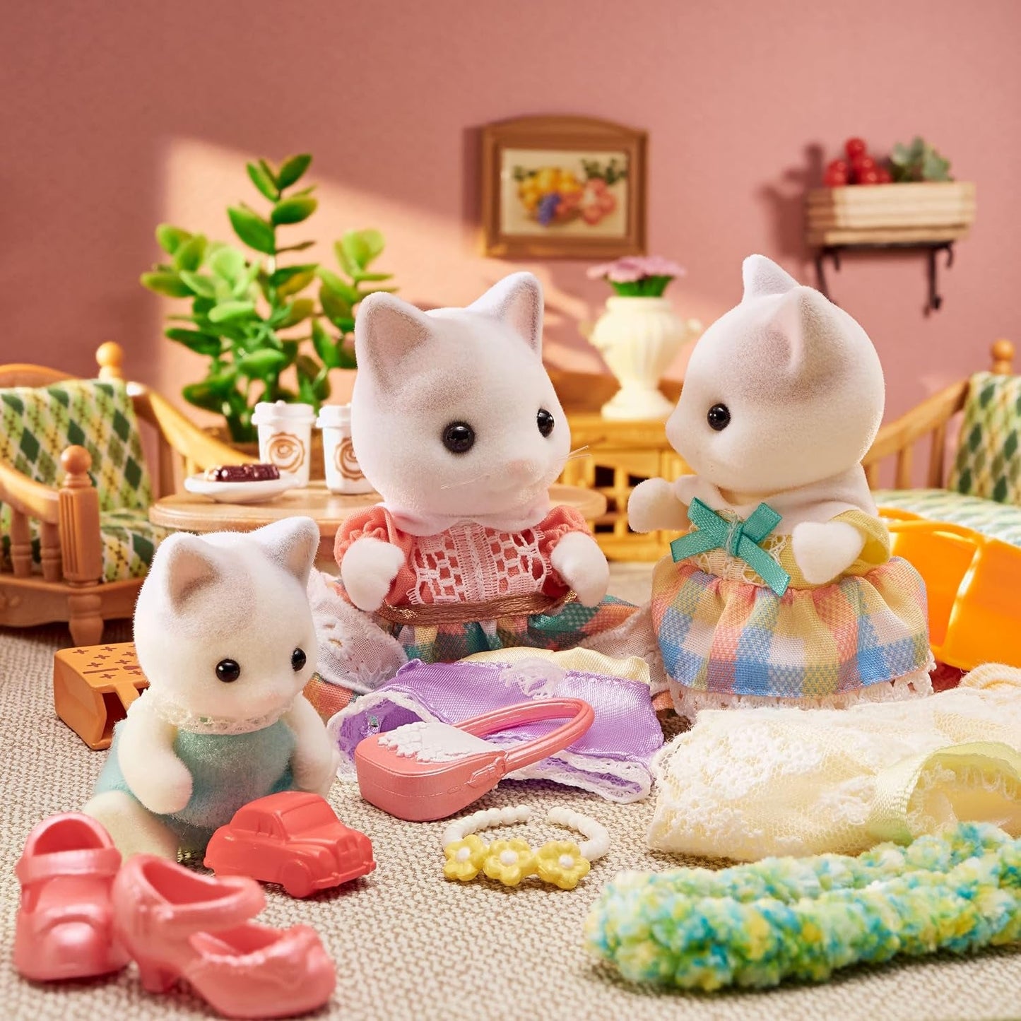 Sylvanian Families - 5738 Familia de gatos lecheros - Figuras casa de muñecas