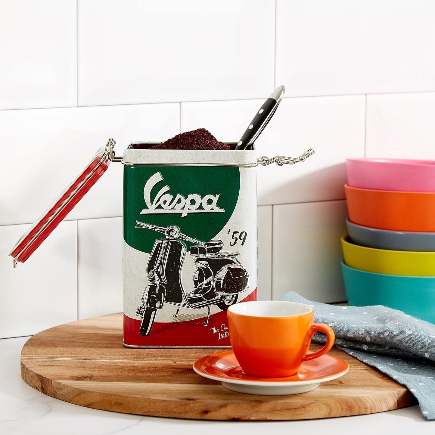 Nostalgic-Art Caja de Café Retro, 1,3 L, Vespa - Clásico Italiano - Idea de Regalo para Fanáticos de las Scooters, Producto con Licencia Original (OLP), Decoración de Taller de Diseño Vintage, Decoración de Taller de Diseño Vintage Cajas para Conservar Alimentos Naty Shop