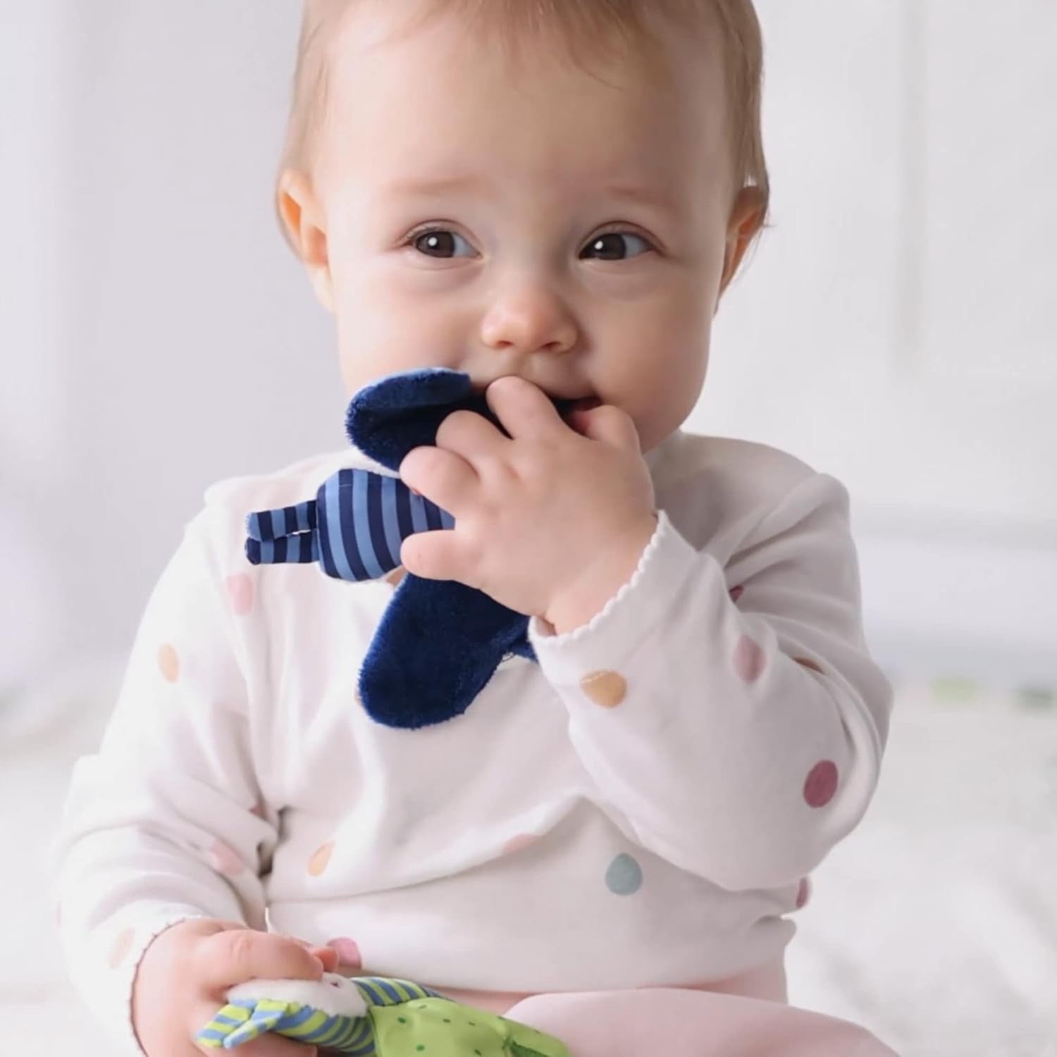 Fehn Estrella de mar crujiente - juguete para agarrar y jugar para bebés y niños pequeños a partir de 0 meses & SIGIKID 41179 juguete de agarre mariposa estrellas rojas y verdes Baby Toys Naty Shop