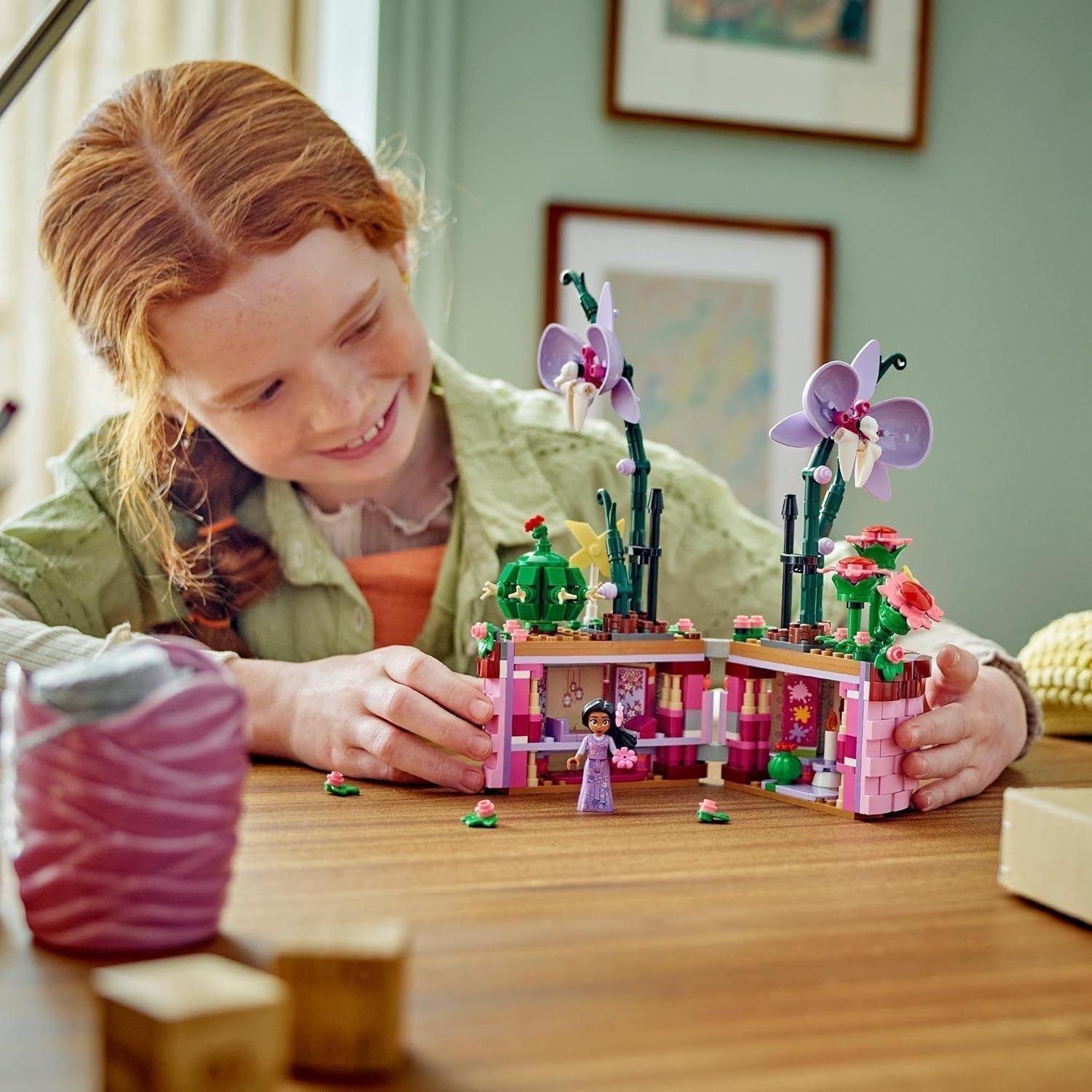 LEGO Ç€ Maceta de Isabella Encanto de Disney, juego de orquídeas de juguete de construcción para niños, juego de construcción decorativo con minimuñeca del personaje de la película, idea de regalo para niñas y niños a partir de 9 años 43237 Juegos de construcción Beuche den LEGO-Store