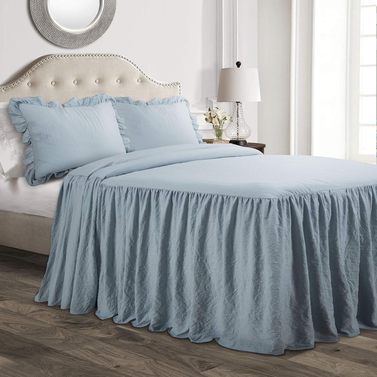 Lush Decor Juego de ropa de cama con falda de volantes, 3 piezas, juego de cama de lujo, elegante y encantador detalle de volantes, estilo atemporal y diseño clásico, suave y ligero, tamaño King, camas y edredones de decoración exuberante, color azul marino Queen