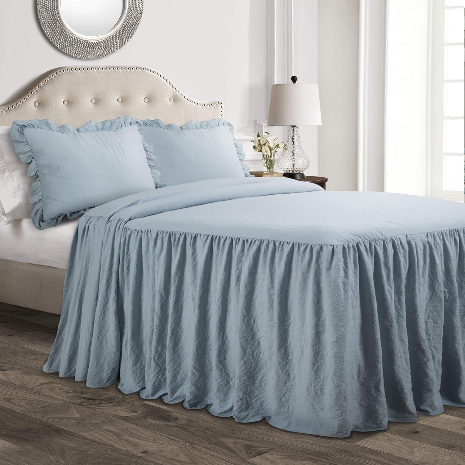 Lush Decor Juego de ropa de cama con falda de volantes, 3 piezas, juego de cama de lujo, elegante y encantador detalle de volantes, estilo atemporal y diseño clásico, suave y ligero, tamaño King, camas y edredones de decoración exuberante, color azul marino Queen