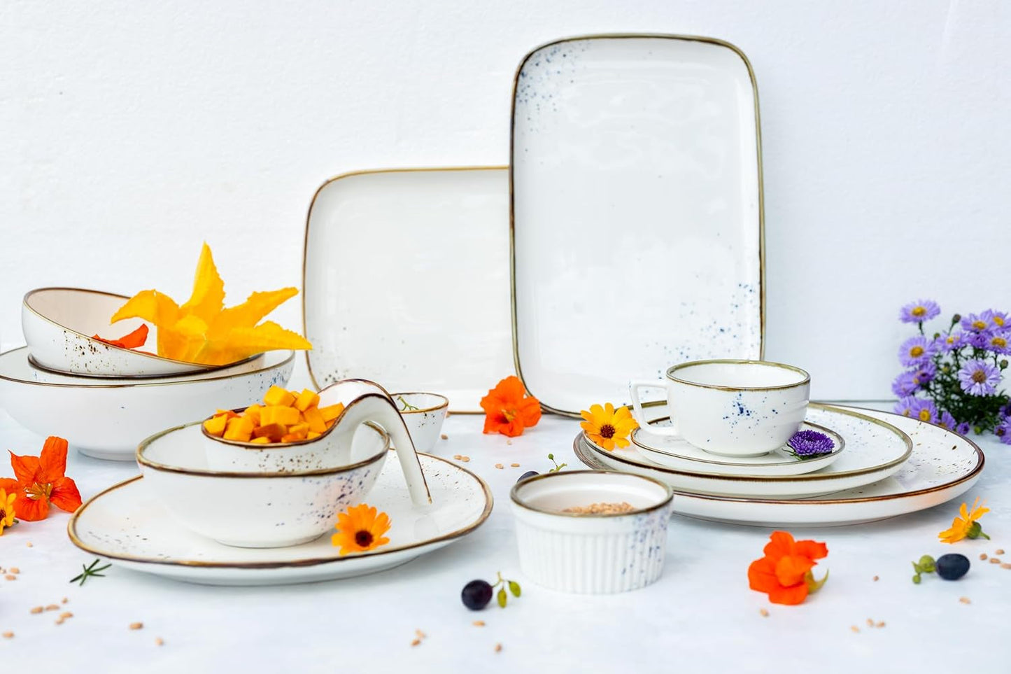 MÄSER Serie Pintar Vajilla de alta calidad para 4 personas, 16 piezas, esmalte abierto, manchas marrones visuales y borde fino, porcelana de aspecto vintage hecha a mano