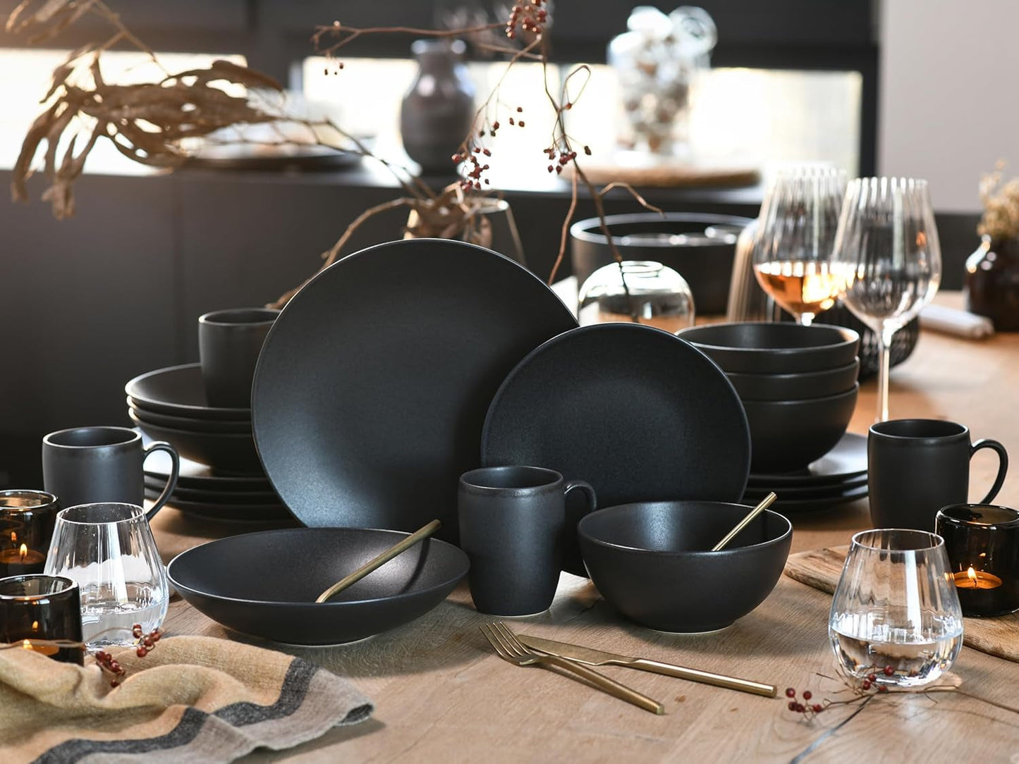 Creatable, 23146, Serie SOFT TOUCH BLACK, Vajilla de 20 Piezas, Servicio Combinado de Porcelana, Apto para Lavavajillas y Microondas, Hecho en Portugal