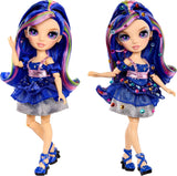 Rainbow High Be Dazzling - Genevieve Bleue - Muñeca de moda azul de 28 cm con herramienta de adorno, piedras preciosas brillantes y accesorios de peinado