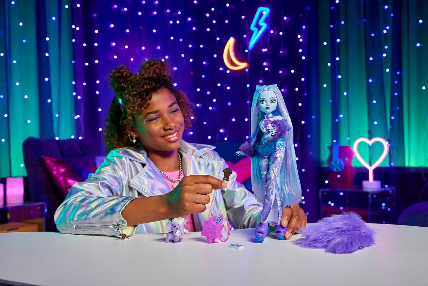 Monster High Abbey Bominable Yeti con mascota mamut y accesorios - Aspecto espeluznante de copo de nieve para niños mayores de 4 años, HNF64 Naty Shop Dolls