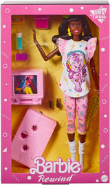 Barbie Rewind - Figura coleccionable nostálgica estilo años 80 con hermoso cabello y atuendo, incluye TV, palomitas de maíz y teléfono, para fanáticos y coleccionistas, HJX19