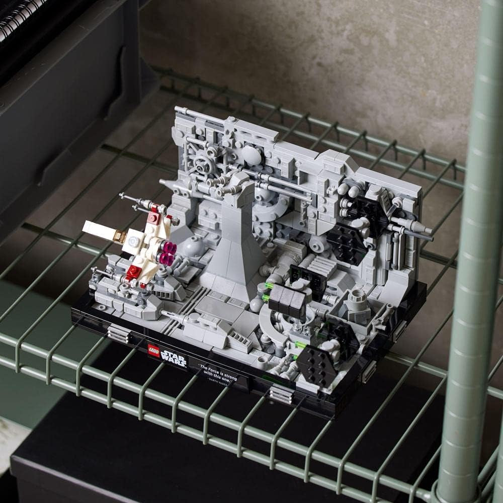 LEGO 75329 Star Wars Death Star Trench Run Diorama Set, Kit de modelo para adultos del Ala-X de Luke Skywalker, Mercancía para fanáticos de A New Hope, Decoración de habitaciones, Juegos de construcción de regalo Besuche den LEGO-Store