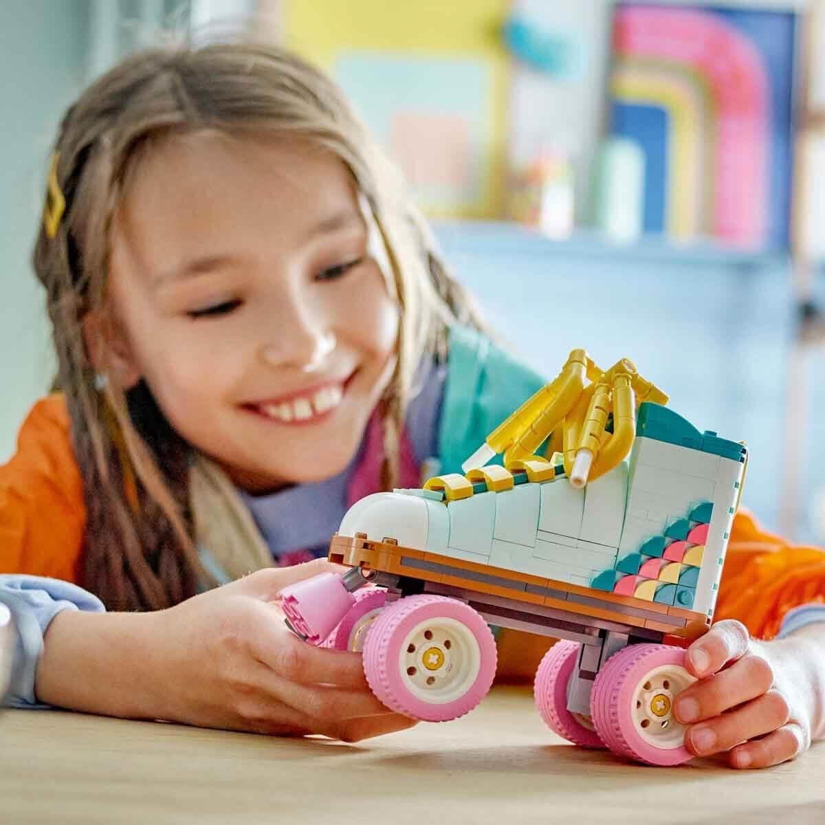 LEGO Creator Patín de Ruedas 3 en 1 para Niñas y Niños con Mini Patineta y Boombox, Decoración Retro para Dormitorio, Regalo de Cumpleaños para Niños de 8 Años 31148 Juegos de Construcción Besuche den LEGO-Store