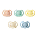 Nuby – Set de 5 Chupetes y Chupetes de Ortodoncia de Silicona Suave | 3 modelos para día y noche | 2 modelos que brillan en la oscuridad | Sin BPA | Forma parecida al pecho | Durante 18-36 meses