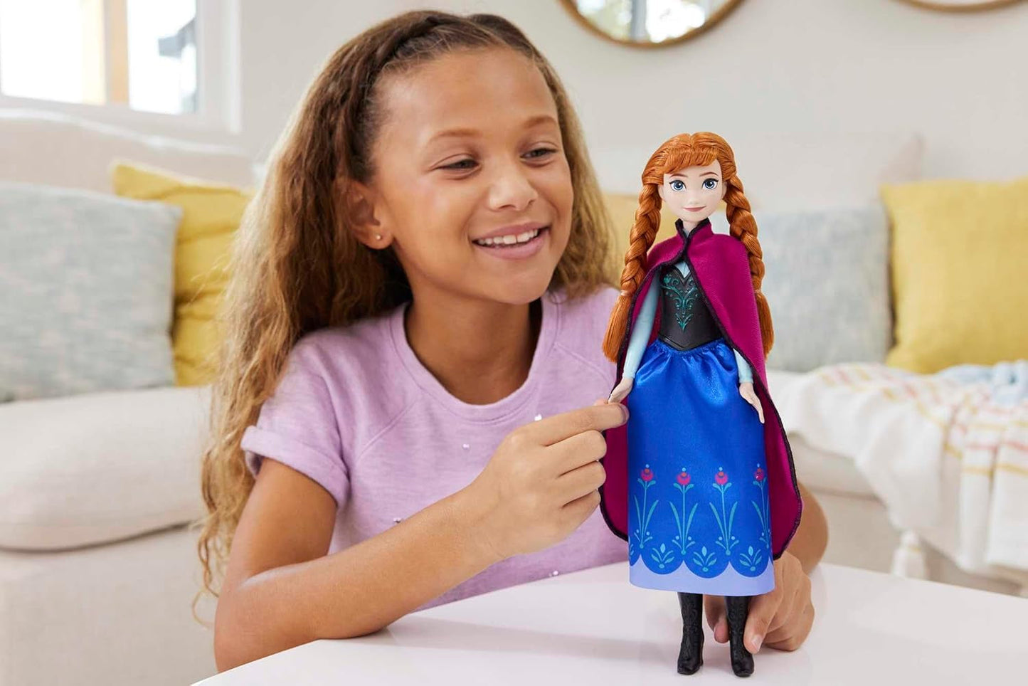 Mattel Muñeca Anna Princesa Disney, Muñeca La Reina De Hielo, Pelo Peinado, Móvil, En Traje De Viaje, Capa Desmontable, Regalos Disney, Juguete 3 Años, HLW49 Muñecas Naty Shop