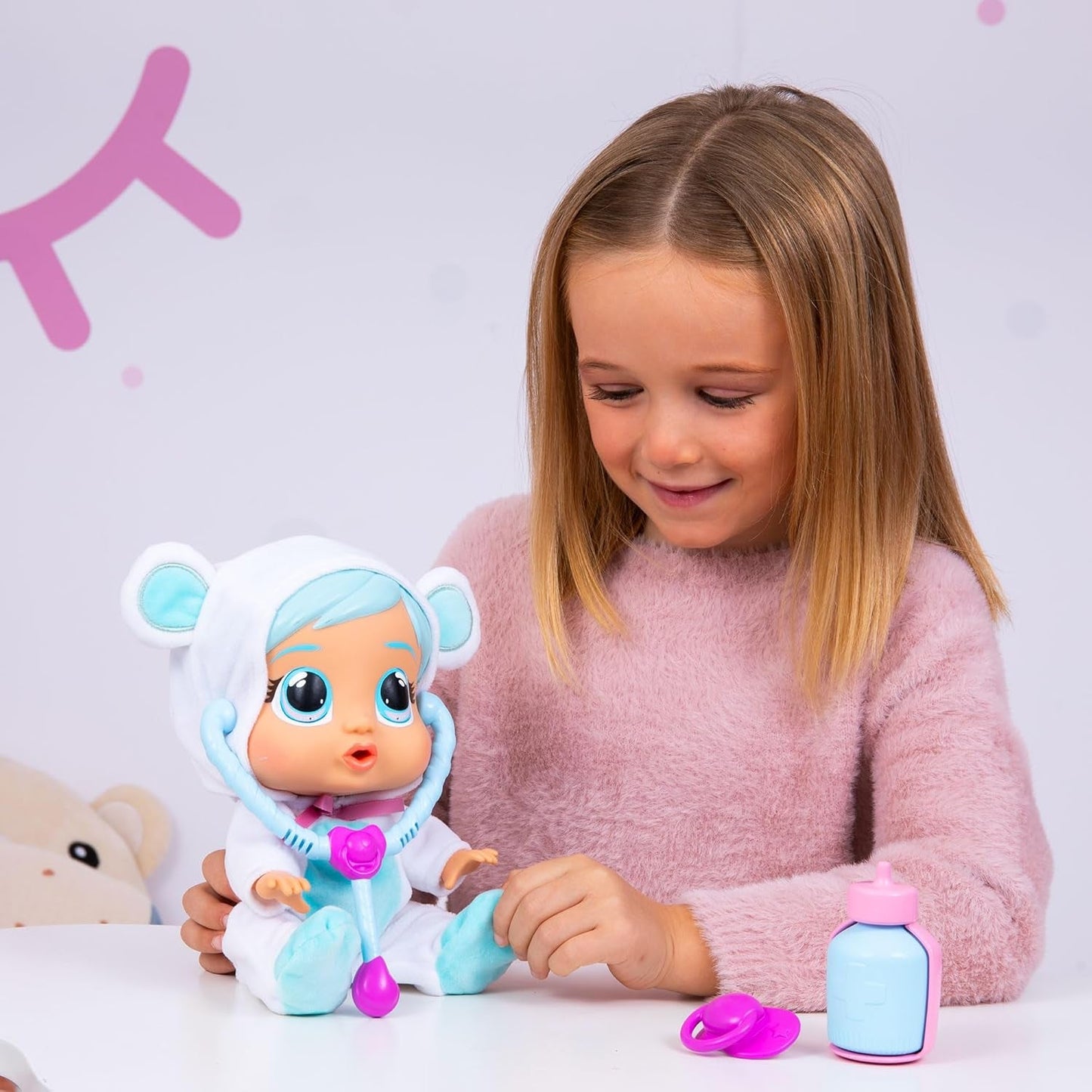 Cry Babies Loving Care Kristal Doll, Kristal Loving Care Baby Doll con 3 accesorios para jugar al doctor, cuidados de enfermería, llorar con lágrimas reales, juguete para bebé de 18 meses