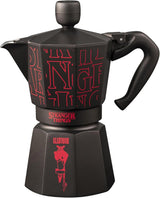 Bialetti Moka Express Stranger Things Cafetera de 6 tazas, botón musical con función de carga USB-C, no apta para placas de inducción, 6 tazas (270 ml), negra