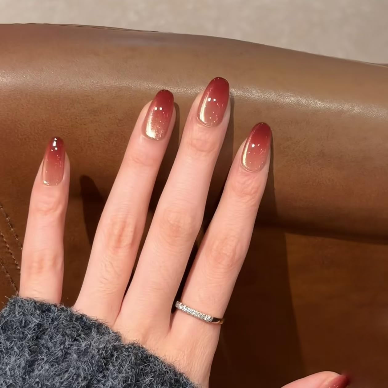 Moonglow Uñas Postizas Magnéticas Cortas, Rosa Almendra Rojo Degradado Brillo Ojo de Gato con Pegamento, Rosa Rojo Ombre Brillo Fototerapia Uñas Artificiales para Mujeres y Niñas