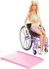 Muñeca Barbie Fashionista, cabello rubio y mono arcoíris, silla de ruedas y rampa incluidas, muñeca de regalo para niños, juguete para edades de 3 años en adelante, HJT13