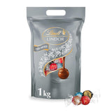 Chocolate Lindt | Bolso surtido LINDOR plata | Bolsa de 1kg | 80 bolitas de chocolate con leche que se deshacen en la boca, 70%, sabores de caramelo salado y doble chocolate | Regalo de chocolate para compartir