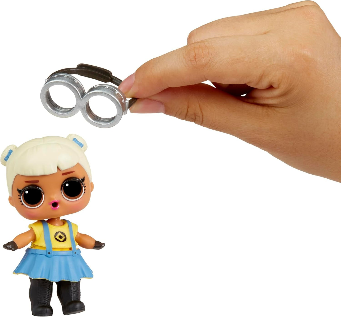 Jajaja ¡Sorpresa! Loves Minions Tots: incluye 1 muñeca con atuendo y accesorios, pelota inspirada en los Minions, embalaje oculto y 6 muñecos coleccionables.